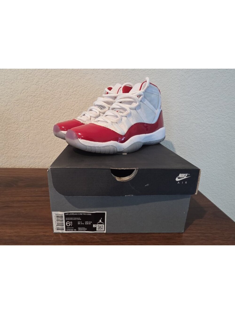 Nike Air Jordan 11 Retro GS Win Like 96 White Varsity Red 378038-116 Size 6.5Y